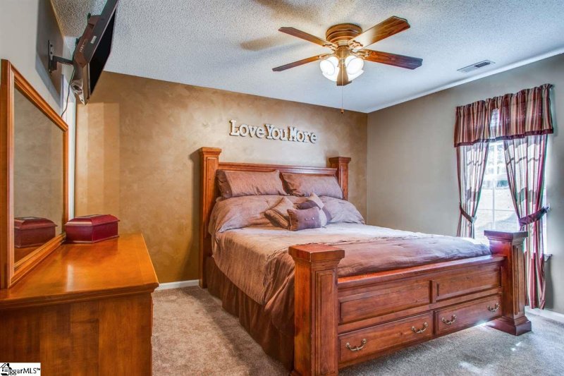 Property image 4 at 2 MEADOW HILL Way, Taylors, SC 29687