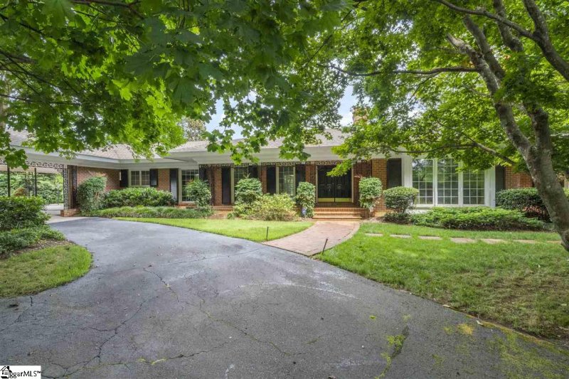 Property image 2 at 102 W Round Hill Road, Greenville, SC 29617