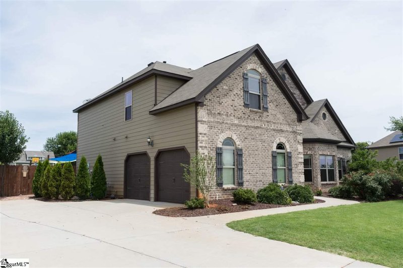 Property image 2 at 176 Harbrooke Circle, Greer, SC 29651