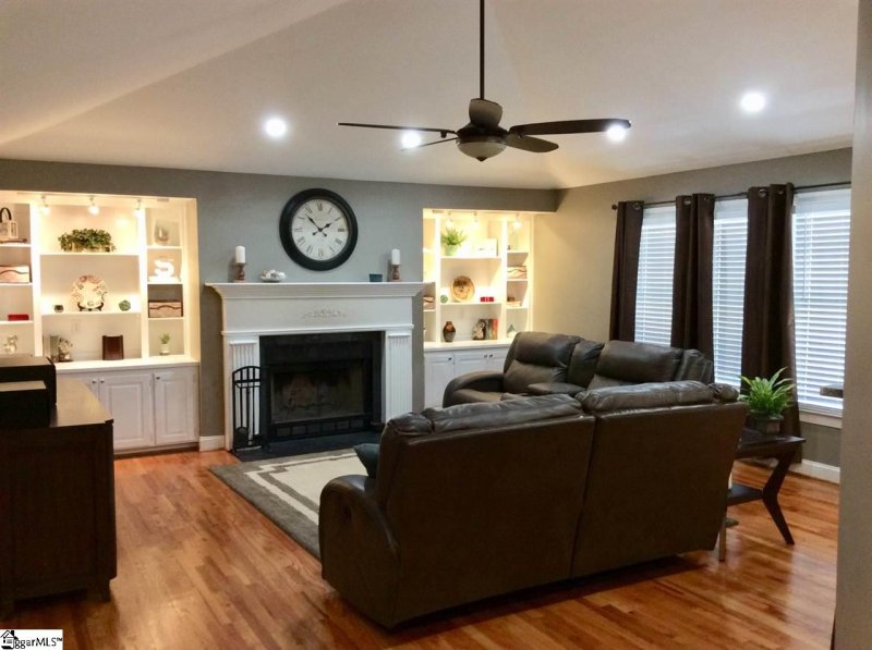 Property image 3 at 203 Chetsworth Lane, Greenville, SC 29607