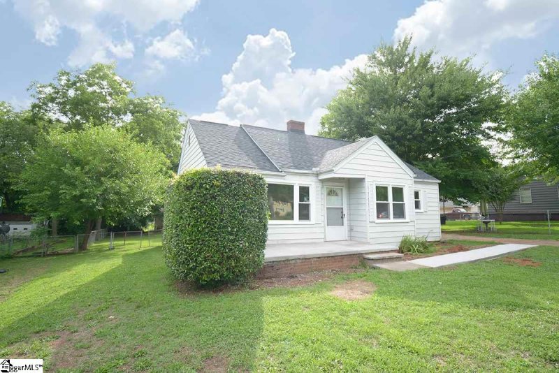 Property image 4 at 406 S Texas Avenue, Greenville, SC 29611-5619