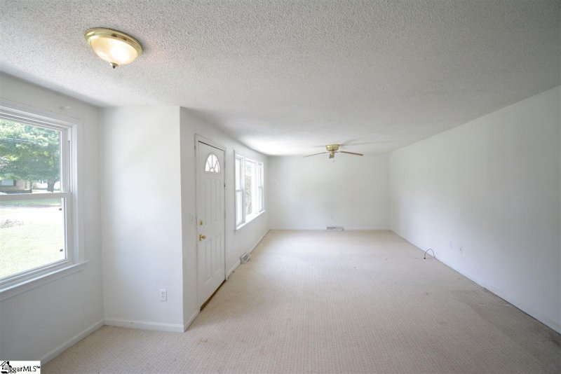 Property image 5 at 406 S Texas Avenue, Greenville, SC 29611-5619