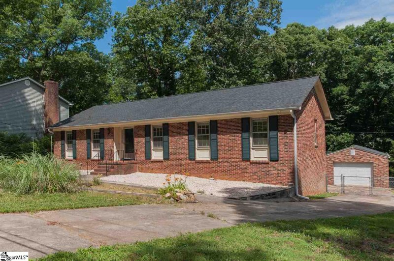 Property image 2 at 7 E Woodburn Drive, Taylors, SC 29687