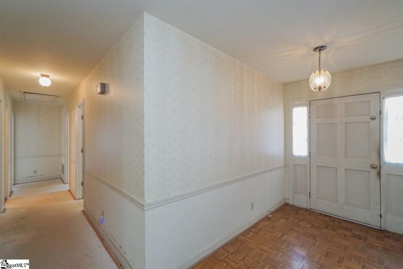 Property image 4 at 7 E Woodburn Drive, Taylors, SC 29687