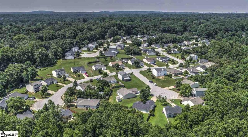 Property image 5 at 8 Alewine Court, Taylors, SC 29687