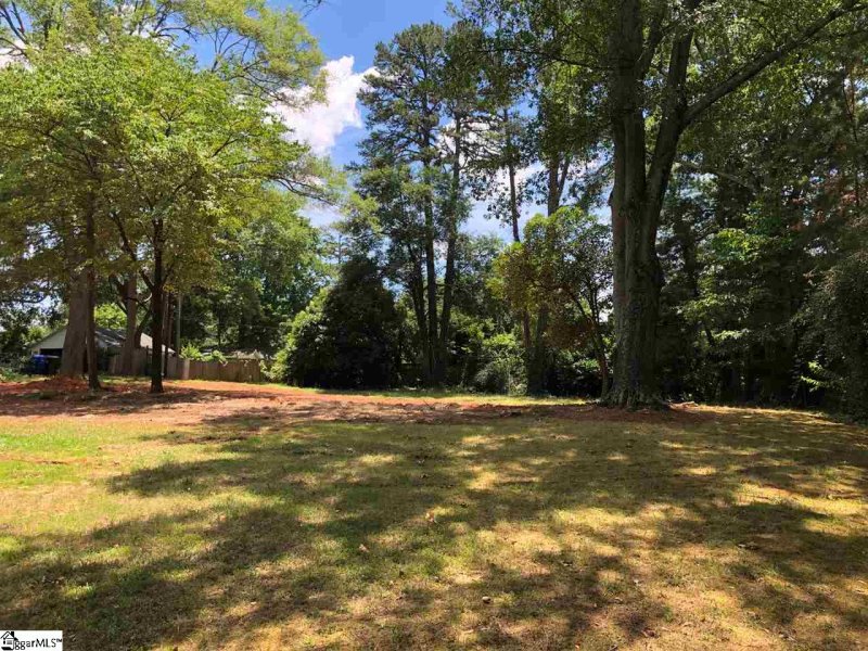 Property image 2 at 116 Knollwood Lane, Greenville, SC 29607