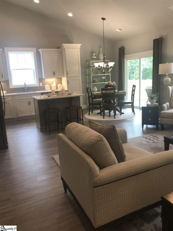 Property image 3 at 111 Quail Creek Drive, Greer, SC 29560