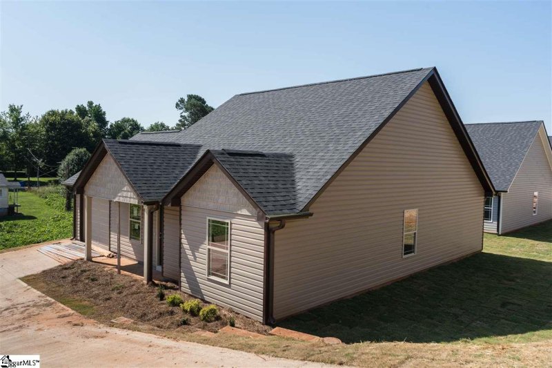 Property image 2 at 33 Pamela Drive, Greenville, SC 29611