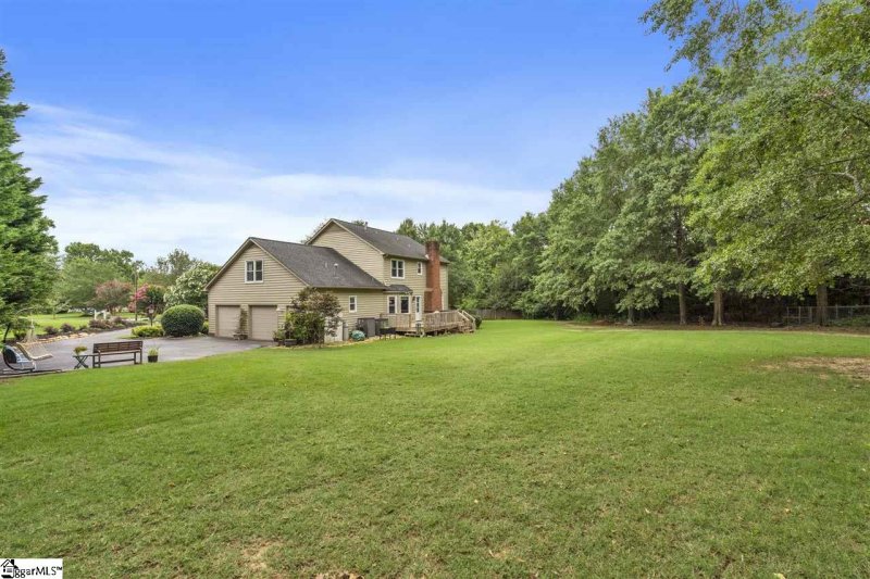 Property image 4 at 911 Burkshire Court, Spartanburg, SC 29301