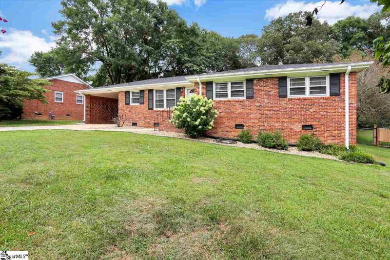 Property image 2 at 105 Trent Drive, Taylors, SC 29687