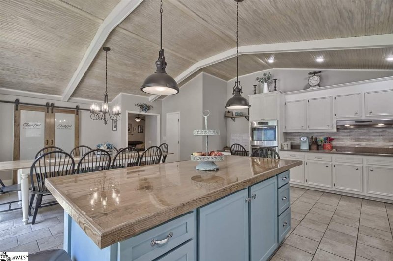 Property image 3 at 400 Clarendon Drive, Easley, SC 29642-9333