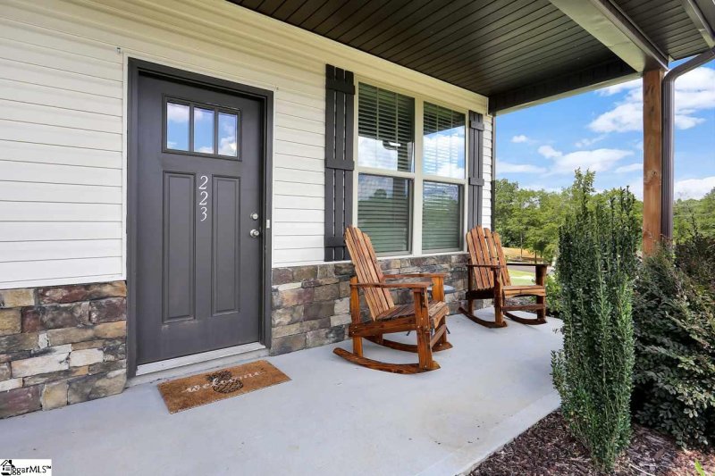 Property image 2 at 223 Redcoat Court, Simpsonville, SC 29680