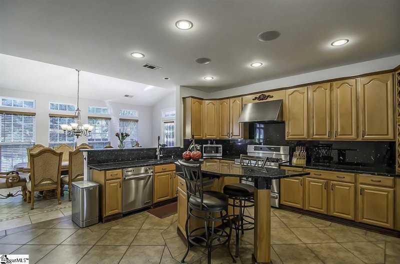 Property image 3 at 1000 Carriage Park Circle, Greer, SC 29650