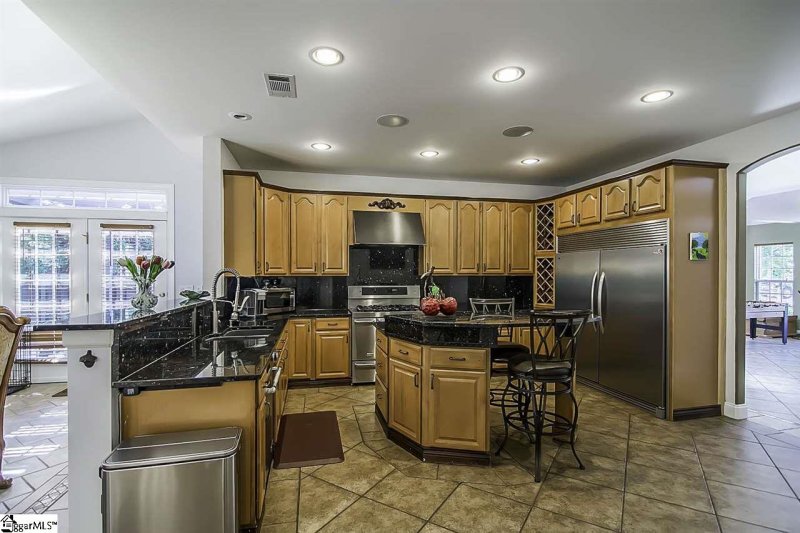 Property image 4 at 1000 Carriage Park Circle, Greer, SC 29650