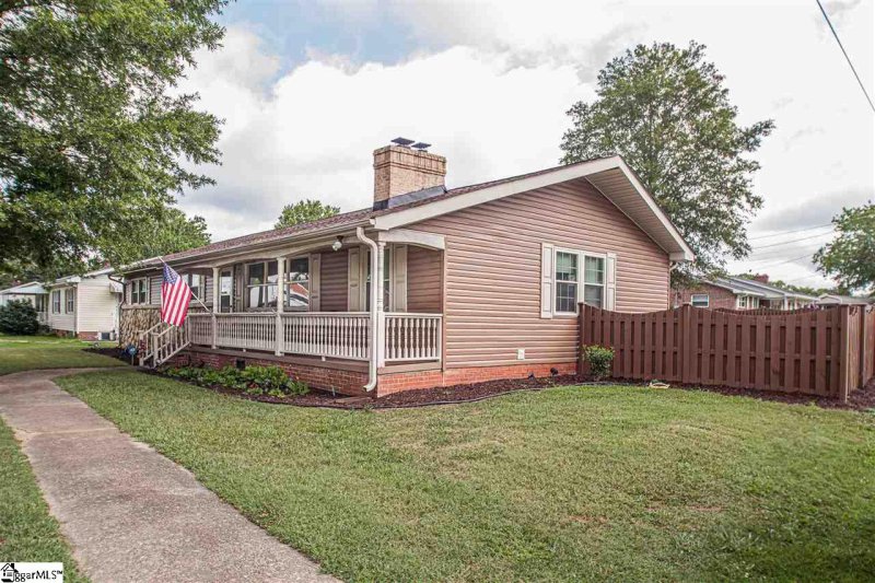 Property image 2 at 103 Buddy Avenue, Greer, SC 29651