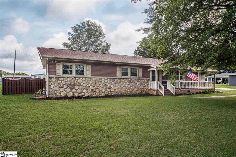 Property image 3 at 103 Buddy Avenue, Greer, SC 29651