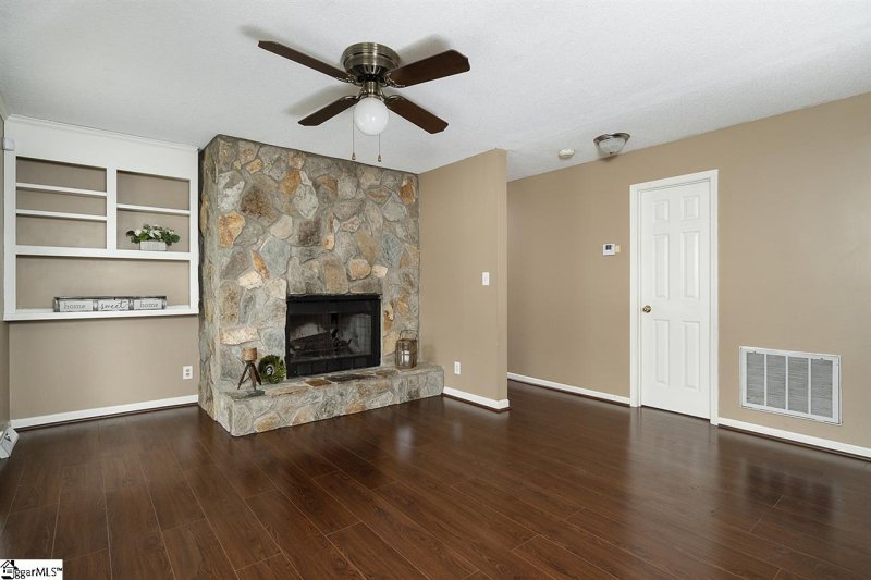 Property image 2 at 100 Stonehenge Court, Taylors, SC 29687