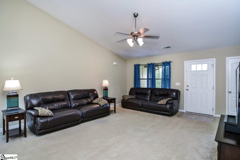 Property image 3 at 109 Redcoat Court, Simpsonville, SC 29680