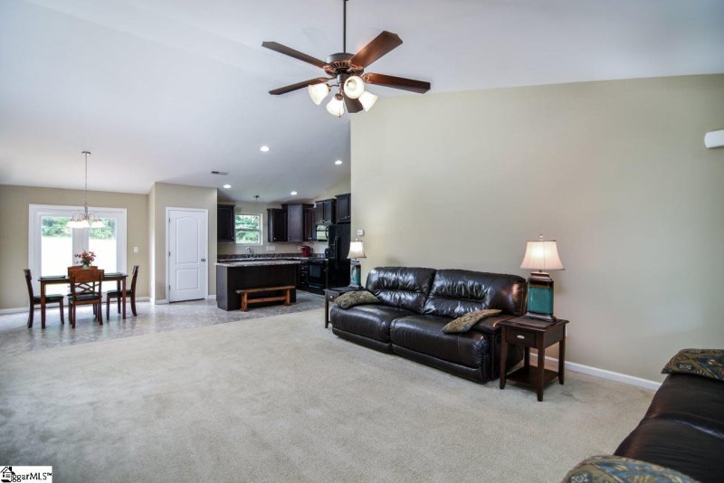 Property image 4 at 109 Redcoat Court, Simpsonville, SC 29680