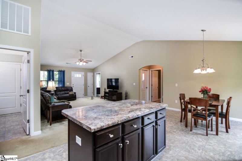 Property image 5 at 109 Redcoat Court, Simpsonville, SC 29680