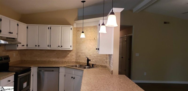 Property image 3 at 501 Idlewild Avenue, Greenville, SC 29605