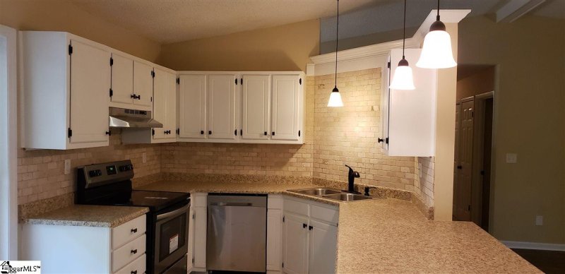 Property image 4 at 501 Idlewild Avenue, Greenville, SC 29605