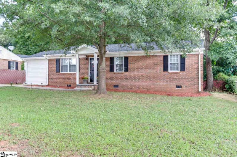 Property image 3 at 4 Blossom Drive, Greenville, SC 29605