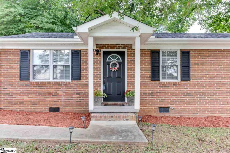 Property image 4 at 4 Blossom Drive, Greenville, SC 29605