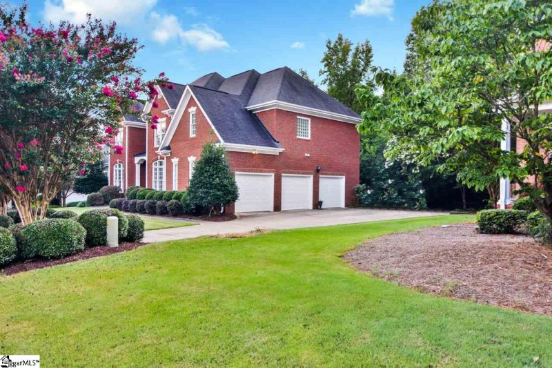 Property image 2 of 304 Shadowbrooke Court in Stonehaven, Simpsonville, SC 29681