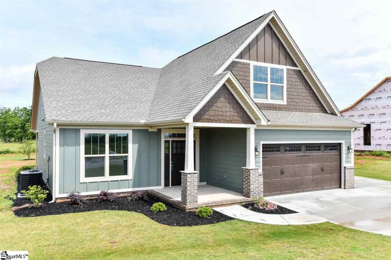 Property image 2 at 3 Claridge Way, Greer, SC 29651