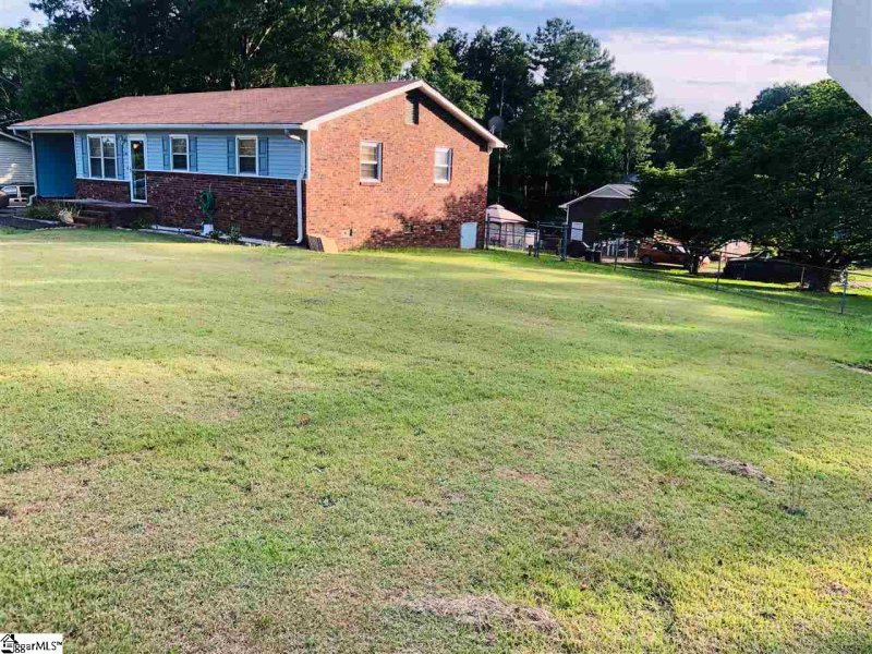 Property image 2 at 126 Leisure Lane, Spartanburg, SC 29307