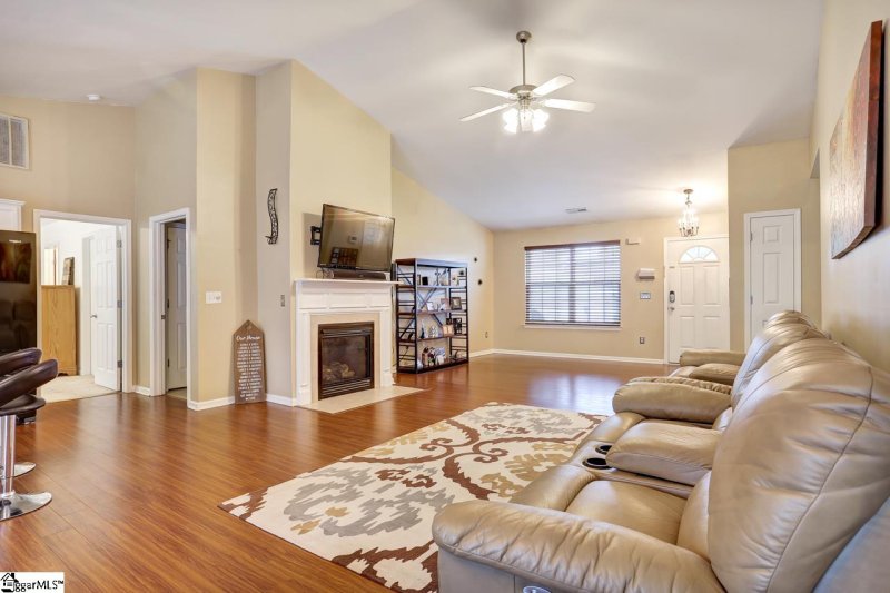 Property image 3 at 415 Woodford Way, Simpsonville, SC 29680