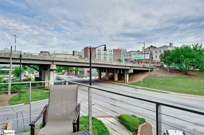 Property image 3 at 400 E McBee Avenue, Greenville, SC 29601