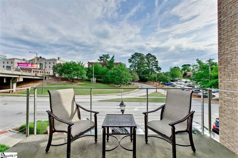 Property image 4 at 400 E McBee Avenue, Greenville, SC 29601