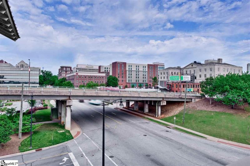 Property image 5 at 400 E McBee Avenue, Greenville, SC 29601