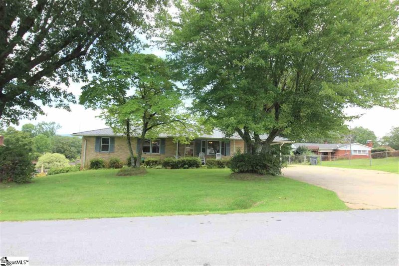 Property image 3 at 2 Laramie Drive, Greenville, SC 29617