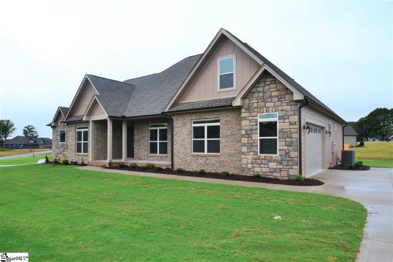 Property image 2 at 106 MonReve Drive, Boiling Springs, SC 29316