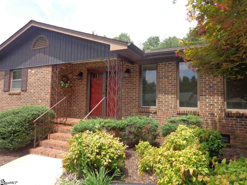 Property image 2 at 4 Broomfield Drive, Greenville, SC 29617-7437