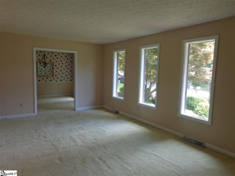 Property image 3 at 4 Broomfield Drive, Greenville, SC 29617-7437