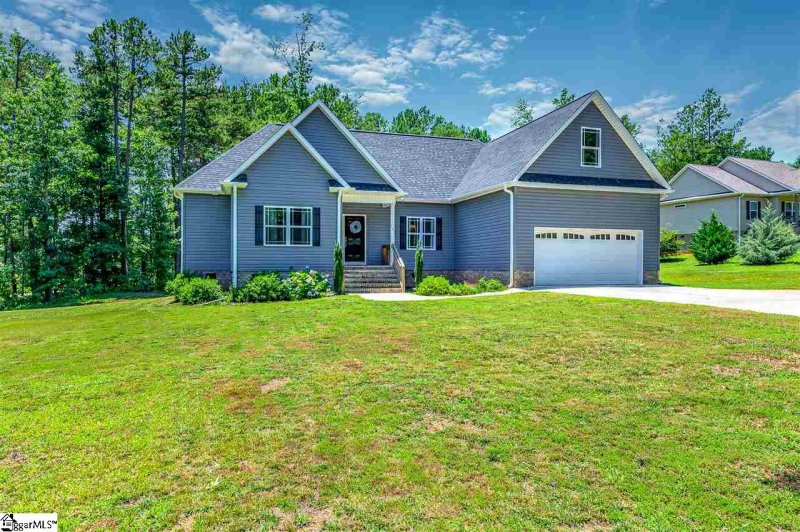 Property image 2 at 103 Ridgeland Drive, Six Mile, SC 29682