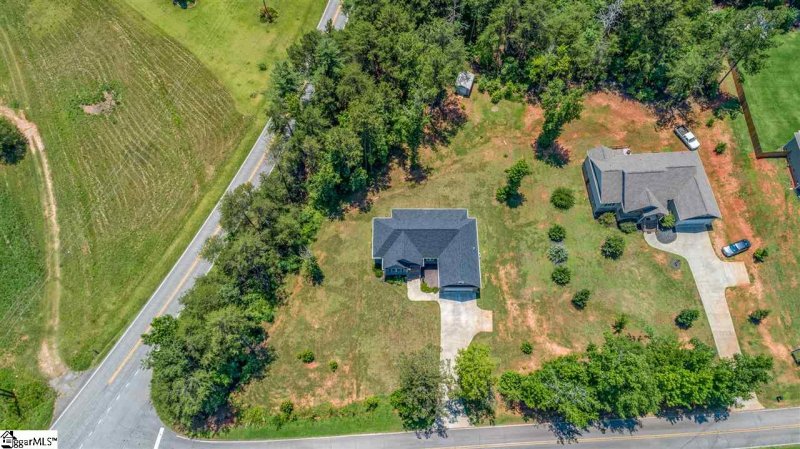 Property image 4 at 103 Ridgeland Drive, Six Mile, SC 29682