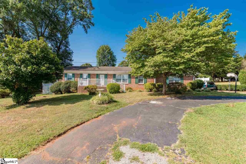 Property image 2 at 5003 Willow Drive, Boiling Springs, SC 29316