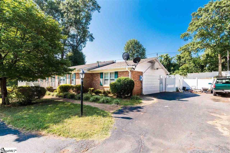 Property image 3 at 5003 Willow Drive, Boiling Springs, SC 29316