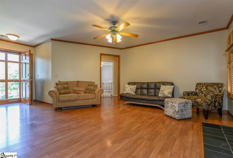 Property image 3 of 245 Waterbury Court in Ambergate, Simpsonville, SC 29680