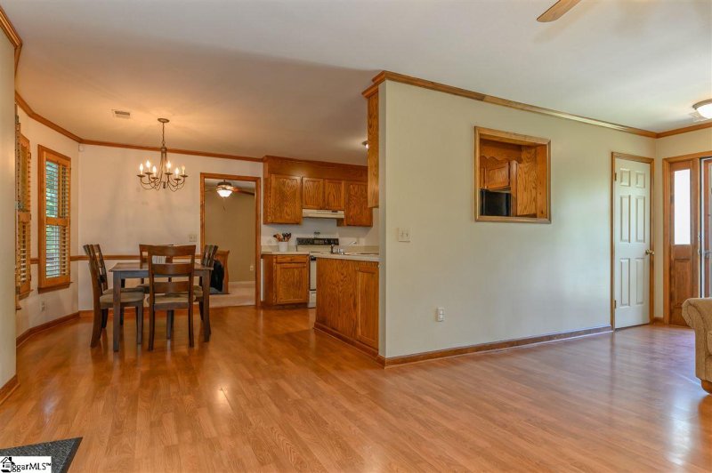 Property image 5 of 245 Waterbury Court in Ambergate, Simpsonville, SC 29680