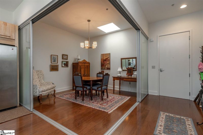 Property image 4 at 400 E McBee Avenue, Greenville, SC 29601