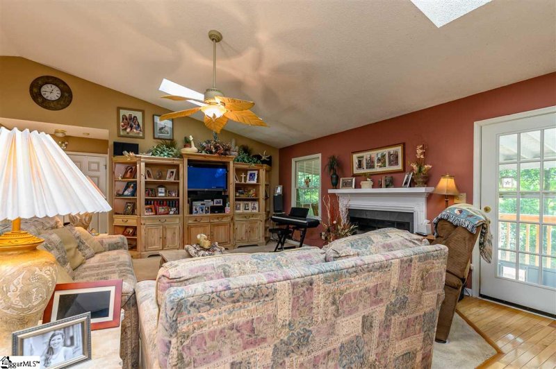Property image 4 at 400 Halifax Drive, Greenville, SC 29615