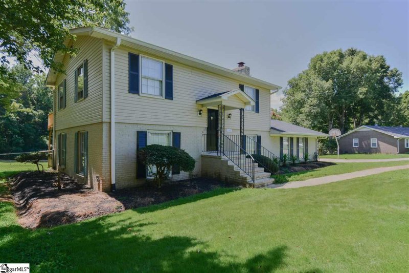 Property image 2 at 332 Golden Grove Circle, Piedmont, SC 29673