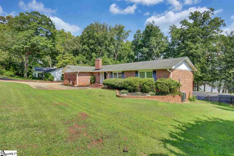 Property image 2 at 208 Nottingham Way, Anderson, SC 29621