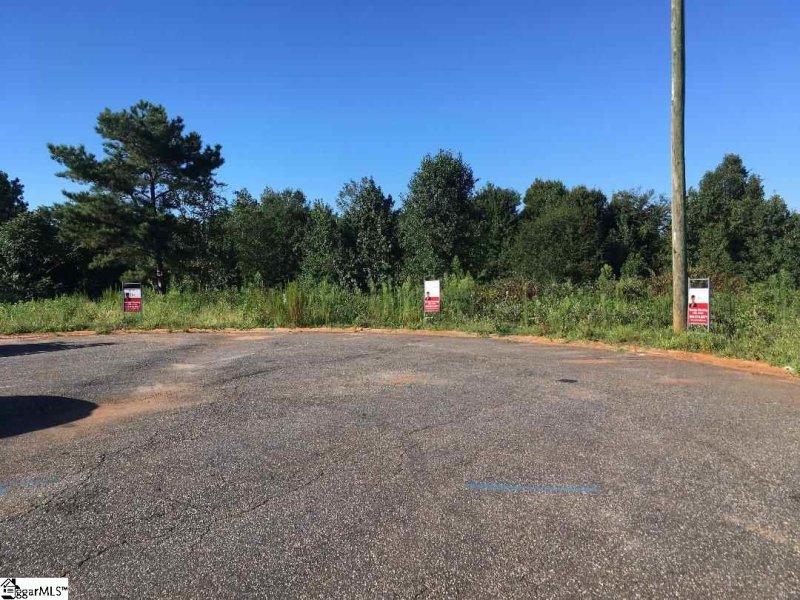 Property image 2 at 912 WILLOWPOINT Lane, Spartanburg, SC 29303